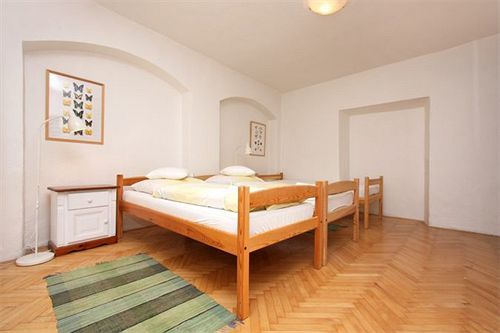 At The Golden Plough Apartamento *